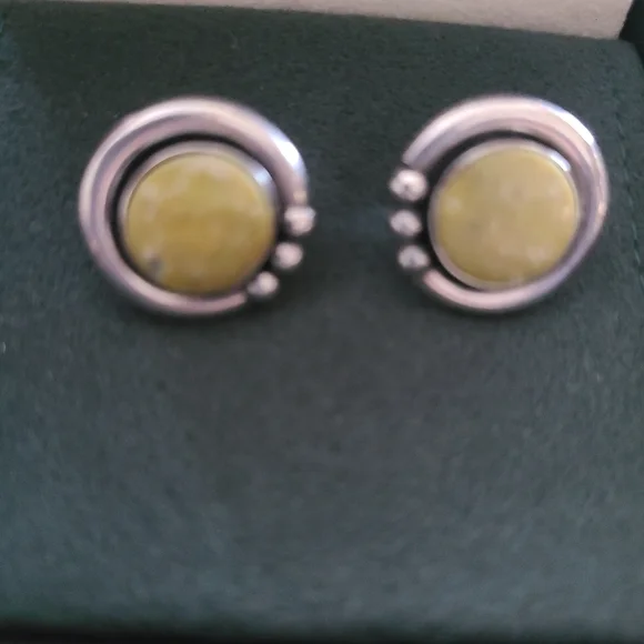 Vintage Earrings Sterling  Olive Green Stone Set In Silver Scandanavian Pierced - Picture 3 of 8